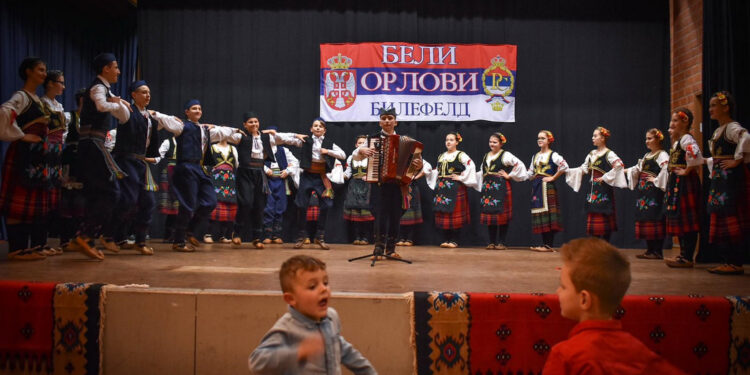 Beli orlovi leteli binom