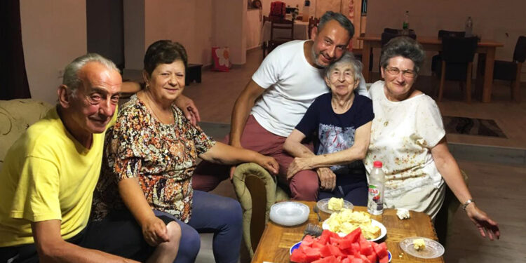 Odmor u zavičaju: Porodica Stević uživala u Čović Polju