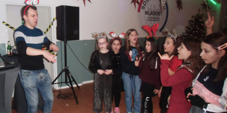 Karaoke uz Deda Mraza