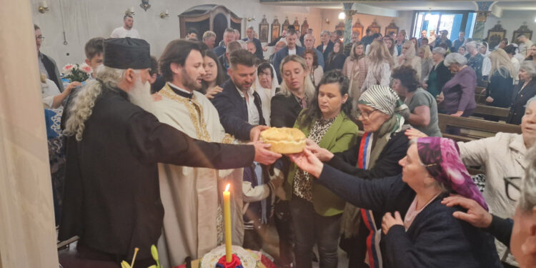 Vernici preplavili crkvu