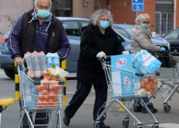 Penzioneri iskoristili svoje vreme za kupovinu, najtraženiji brašno i kvasac