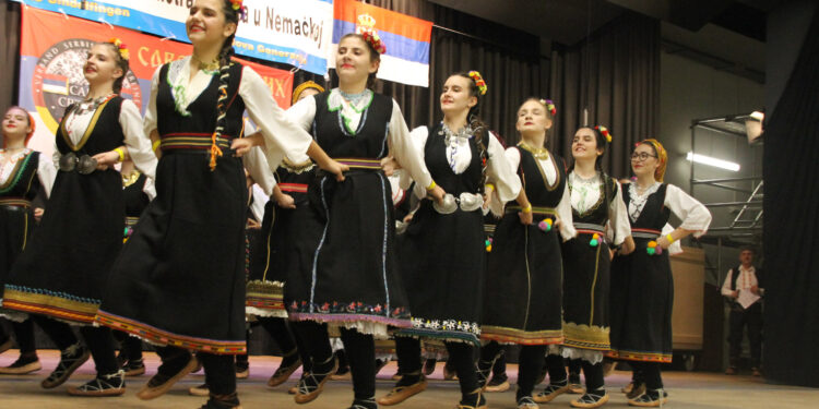 Mališani na velikoj pozornici