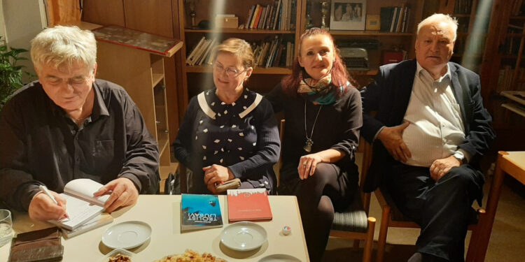 Stihovi dopunili roman