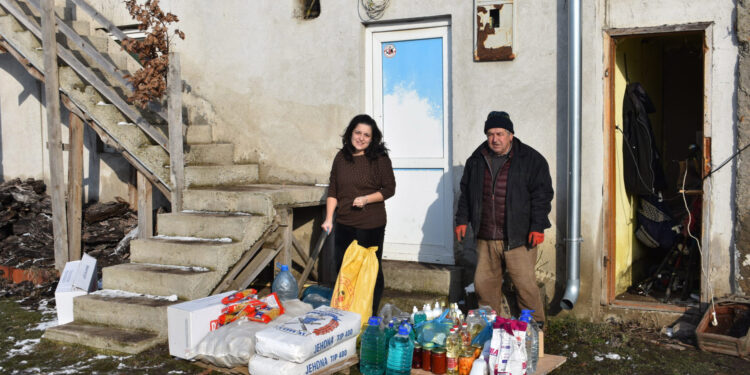 Uručena pomoć Srbima na Kosovu