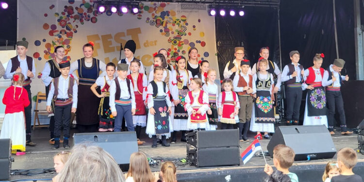I Nemce u kolo poveli