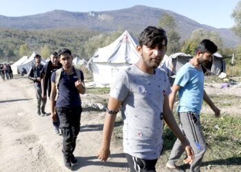Srbi iz Bosanskog Petrovca: Odbranićemo se od migranata, situacija je alarmantna
