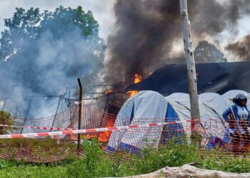 Ebola ponovo seje strah: Zapaljen zdravstveni centar u Kongu, zaraženi pobegli u panici