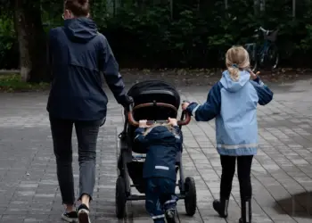 Švedska više ne rađa, samo uvozi ljude: Više grobova nego kolevki!