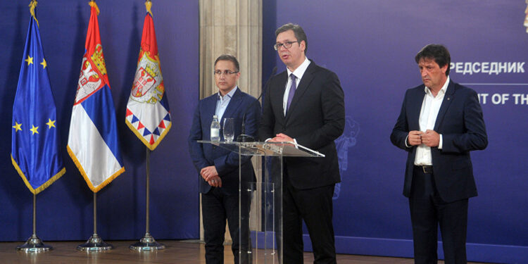 Vučić sazvao hitan sastanak, pogoršana situacija u regionu