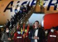 Avion iz Kine sa stručnjacima i opremom sleteo na Aerodrom Nikola Tesla (VIDEO)