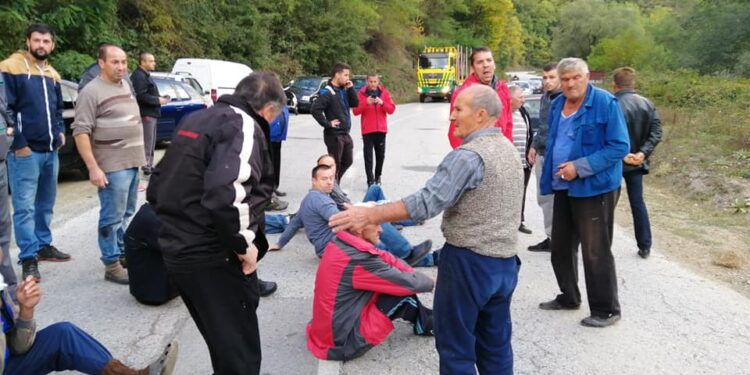 Žitelji Brusa traže pomoć od Vučića: Investitor mini-hidroelektrane nam oduzima pravo na život (FOTO, VIDEO)
