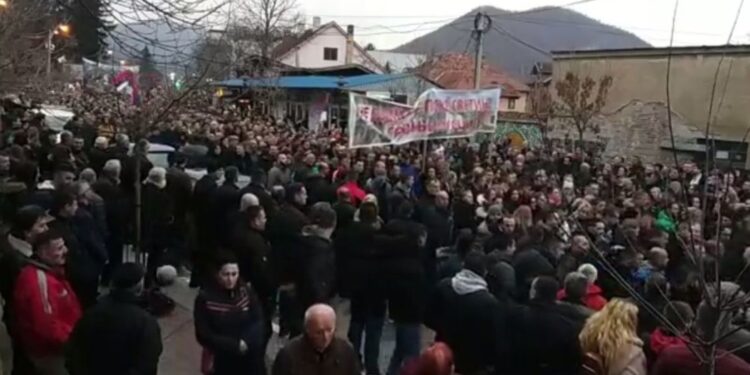 Hiljade Srba u litiji na Kosovu i Metohiji (VIDEO)