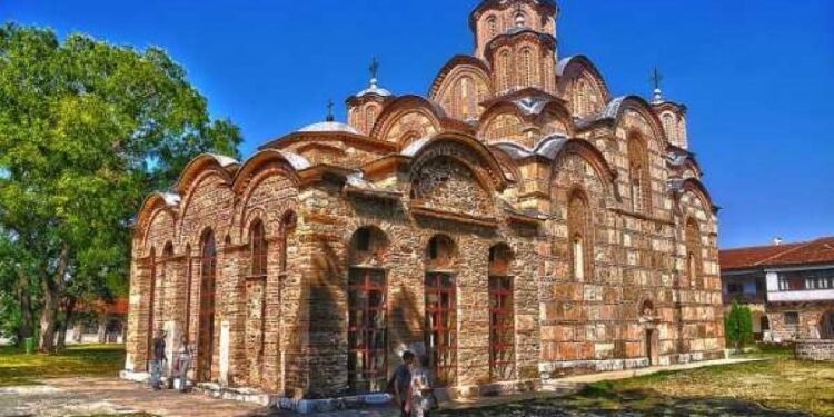 „Srbija nikad ne sme da se odrekne tapije nad kosovskom zemljom“