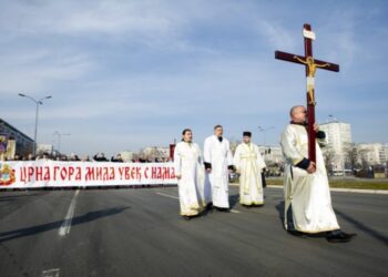 Zvona u Beogradu: Hiljade građana u litiji za odbranu srpskih svetinja (VIDEO)