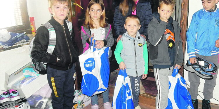 Poklonili više od 100 pari obuće
