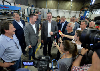 Vučić: Moramo sve rupe da zakrpimo