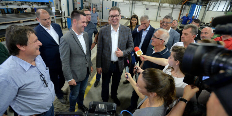 Vučić: Moramo sve rupe da zakrpimo