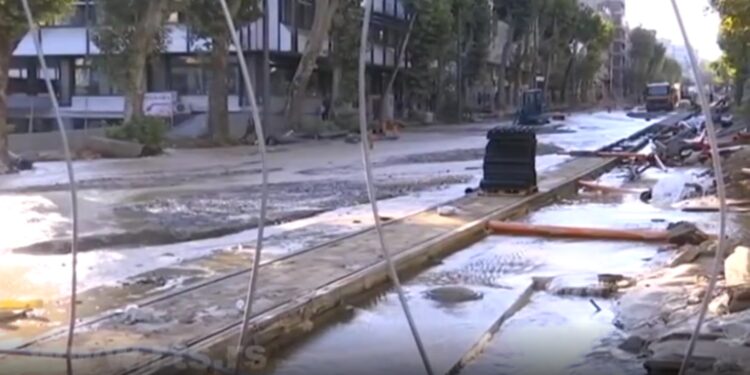 Potop u centru Beograda, zbog vode koja se sliva po okolnim ulicama kolaps u saobraćaju (FOTO, VIDEO)