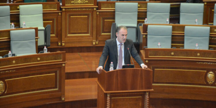 Ljimaj: Aljbine, ne poštuješ himnu i zastavu Kosova, ne može tako da se vodi vlada