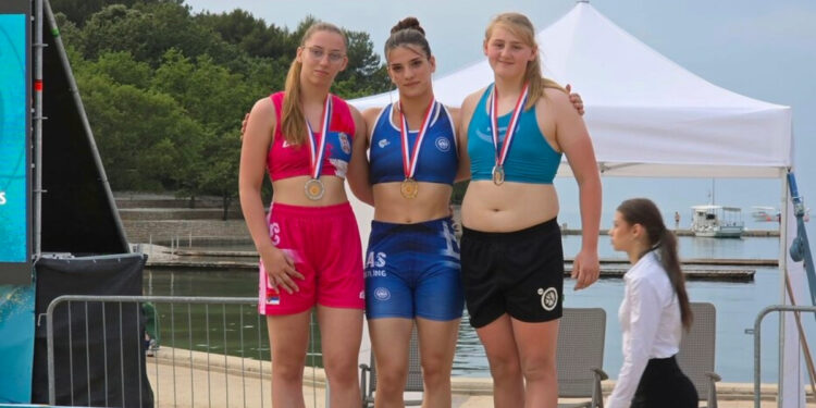 Tri medalje za srpske rvačice u Poreču