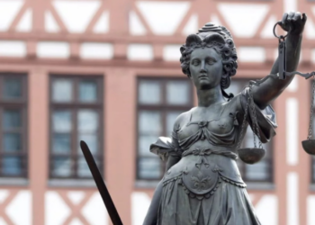 Frankfurt na Majni: Lokalni političar uhapšen u sudnici zbog pritiska na svedoke