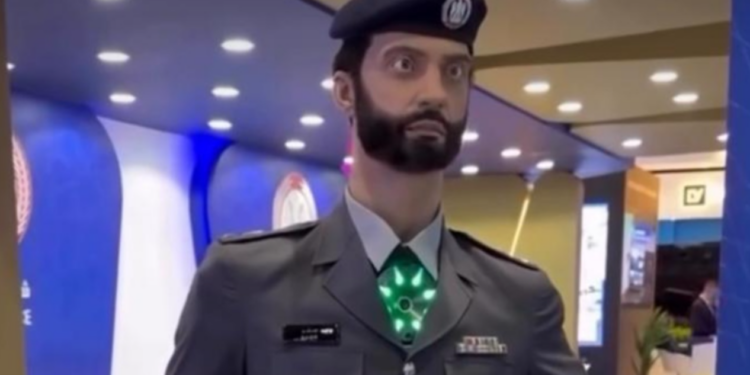 Emirati predstavili humanoidnog robota: Da li policijske stanice ostaju bez ljudi?