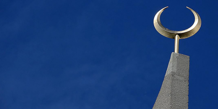 Beč tone u teror: Deca od 12 godina idu u radikalne džamije!