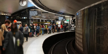 „Pustite nas napolje“: Putnici satima zarobljeni u tunelu stokholmskog metroa
