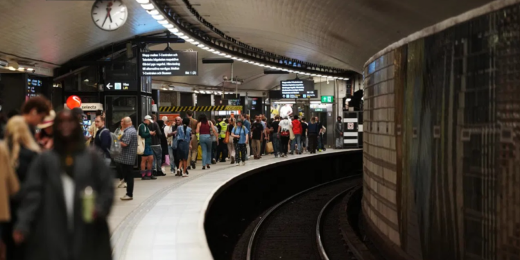 „Pustite nas napolje“: Putnici satima zarobljeni u tunelu stokholmskog metroa