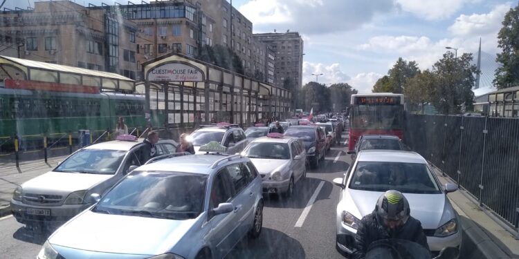 Sastanak sa Vučićem gotov – taksisti prekidaju protest!