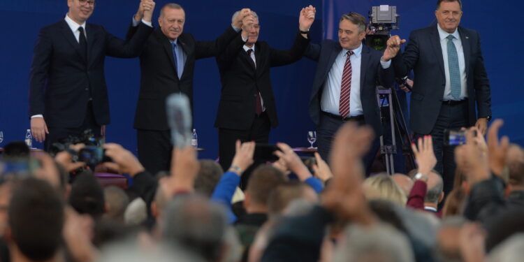 Komšić: Pružena ruka i malo osmeha je dovoljno da regionu bude bolje