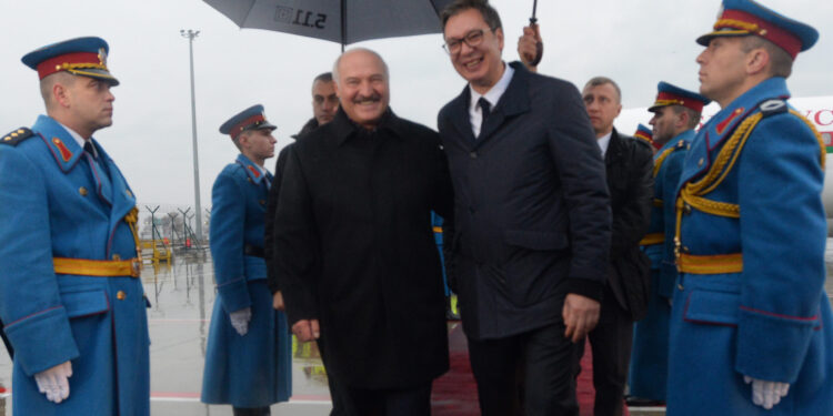 Lukašenko i Vučić odali počast stradalima u borbi za oslobođenje Beograda (FOTO)