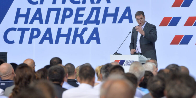 Vučić na sednici GO SNS-a: Treba uvesti nove ljude, biće promena