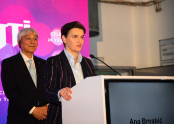 Blic: Ana Brnabić pristupa SNS