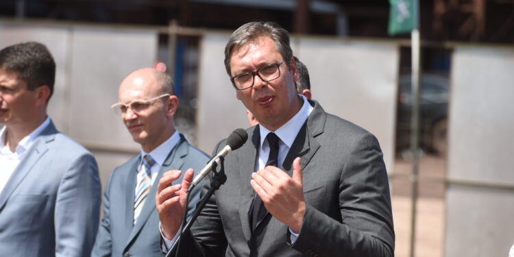 Vučić: Stigla oklopna vozila, hvala Putinu!