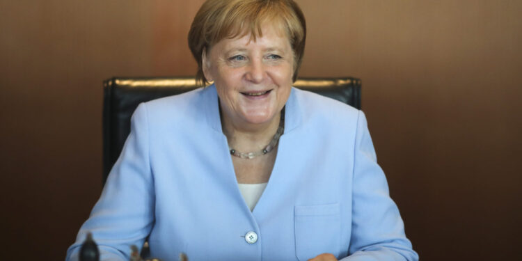 Merkel: Dobro što je Haftar spreman za primirje