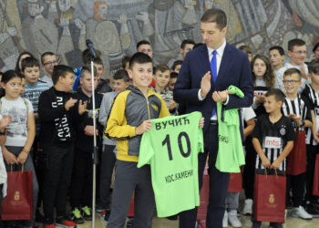 Đurić deci sa Kosova i Metohije: Vi ste naš ponos!