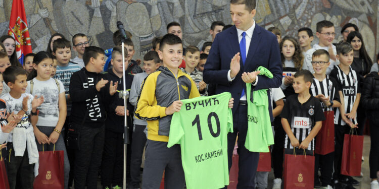 Đurić deci sa Kosova i Metohije: Vi ste naš ponos!