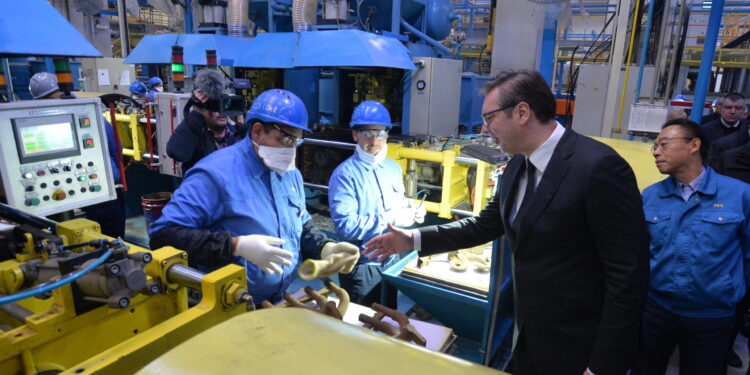Vučić u fabrici Mei Ta u Obrenovcu (FOTO)