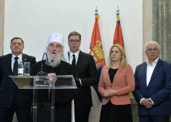 Završen sastanak Vučića sa Srbima iz regiona i patrijarhom Irinejem: Srbi ostaju uz Srbe (FOTO)