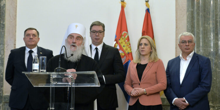 Završen sastanak Vučića sa Srbima iz regiona i patrijarhom Irinejem: Srbi ostaju uz Srbe (FOTO)
