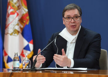 Vučić poručio privatnicima: Ne otpuštajte ljude, država će pomoći