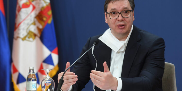 Vučić poručio privatnicima: Ne otpuštajte ljude, država će pomoći