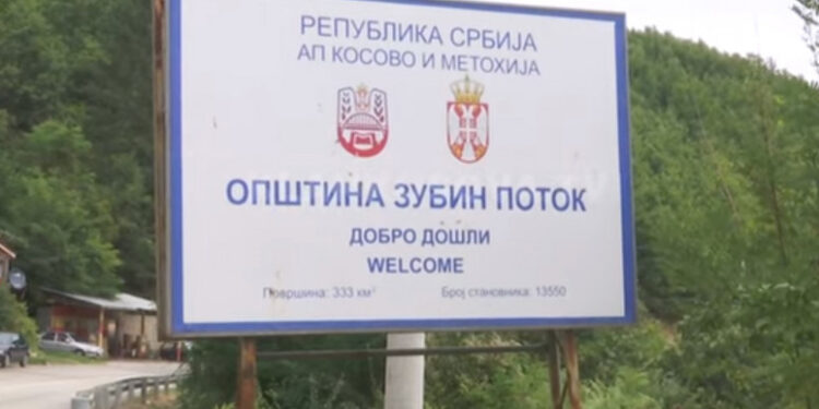 Tabla Srbije na ulazu u Zubin Potok