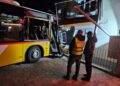 Bizarna nesreća u Švajcarskoj: Autobus bez vozača uleteo u banku