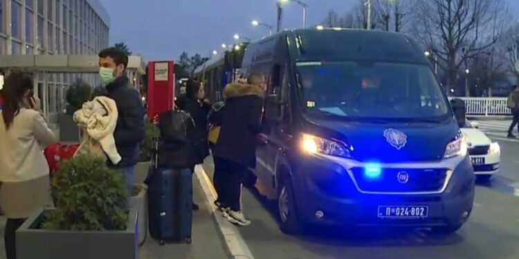 Dačić: Sleteo avion iz Moskve, večeras avioni iz Dohe i Pariza