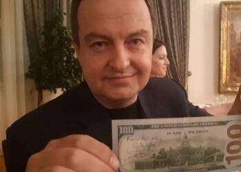 Sputnjik: Dačić objasnio Amerikancima zašto je napisao „Kosovo je Srbija“ na sto dolara