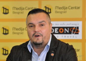 Poslanik Žika Gojković donirao pola plate za pomoć Srbiji