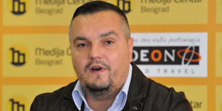 Poslanik Žika Gojković donirao pola plate za pomoć Srbiji