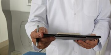 Vučić: Veće plate za lekare, medicinske sestre, vojnike, policajce…